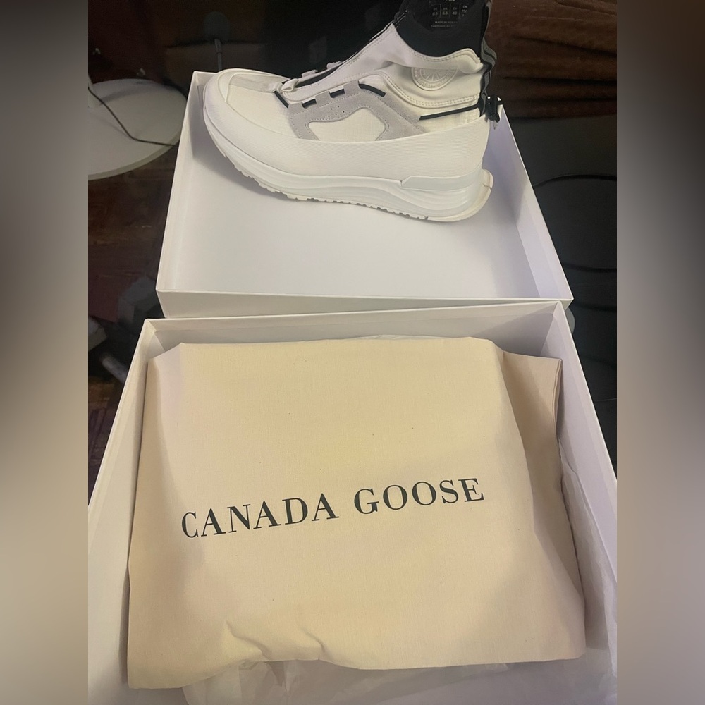 Canada Goose Gracier Trail size 8 & half